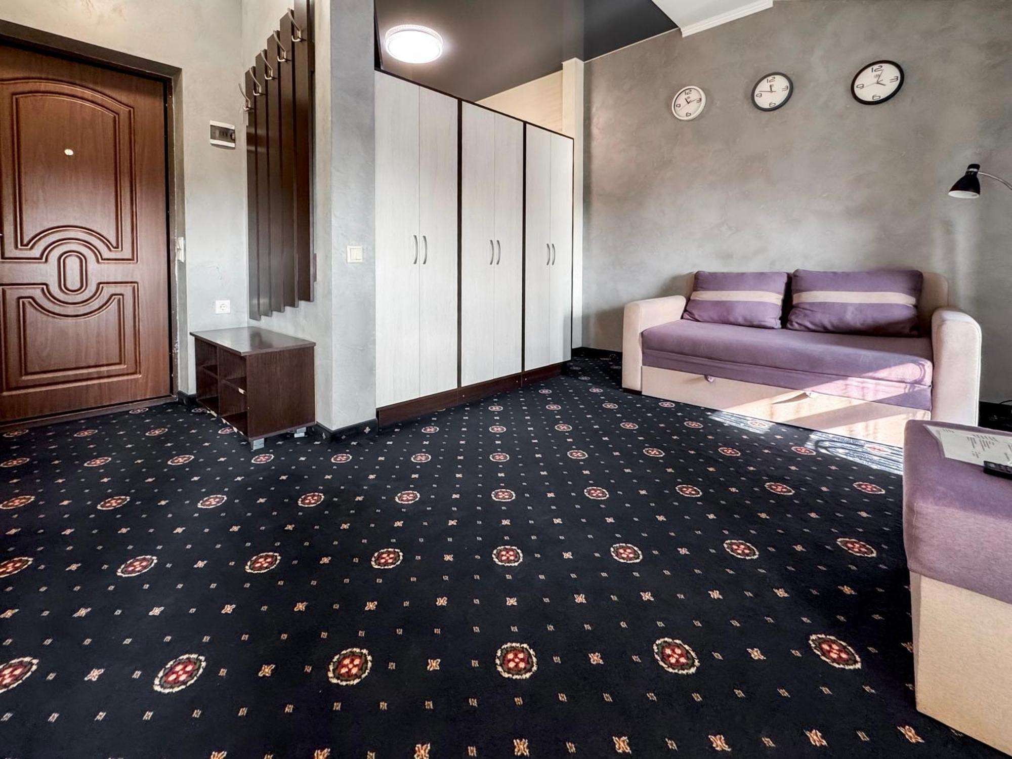 Apartments On Zaliznychna 49 Ivano-Frankivsk Buitenkant foto