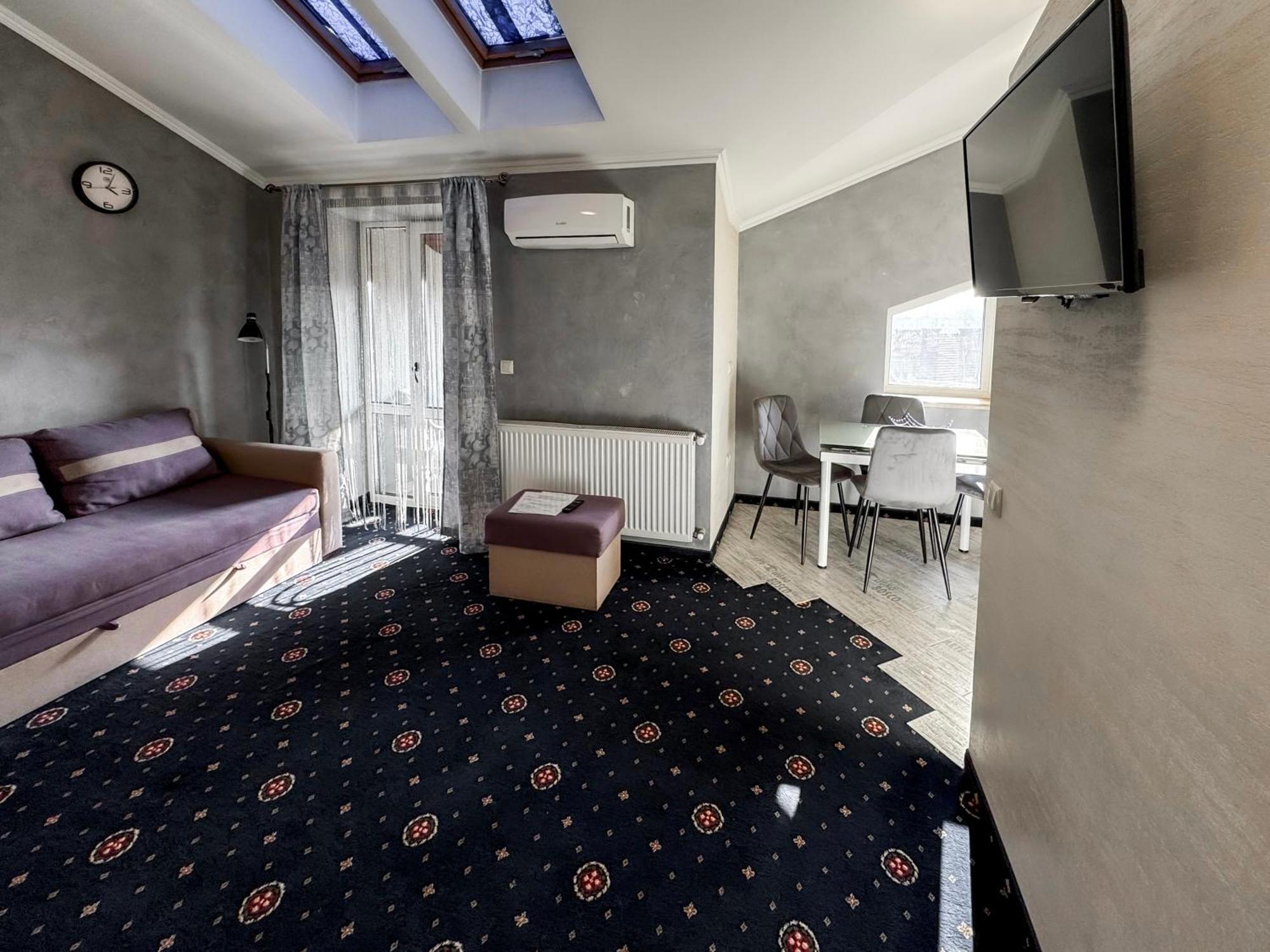 Apartments On Zaliznychna 49 Ivano-Frankivsk Buitenkant foto