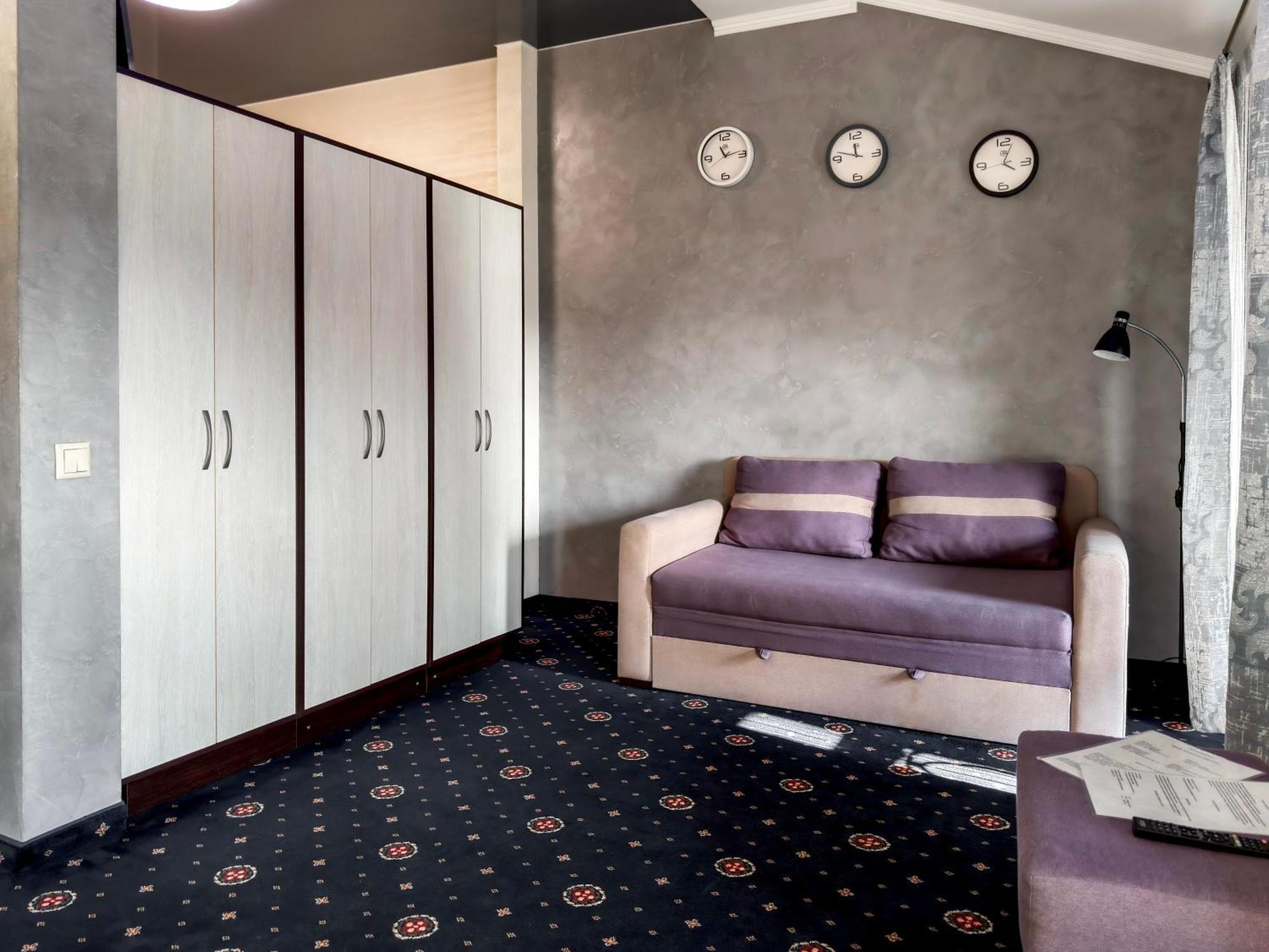 Apartments On Zaliznychna 49 Ivano-Frankivsk Buitenkant foto