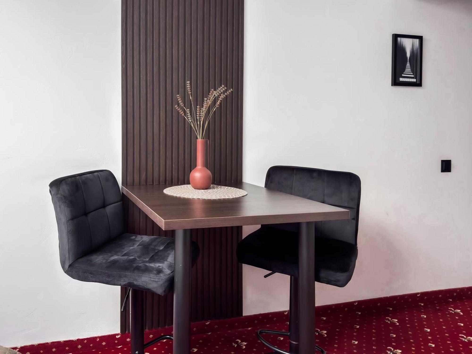 Apartments On Zaliznychna 49 Ivano-Frankivsk Buitenkant foto