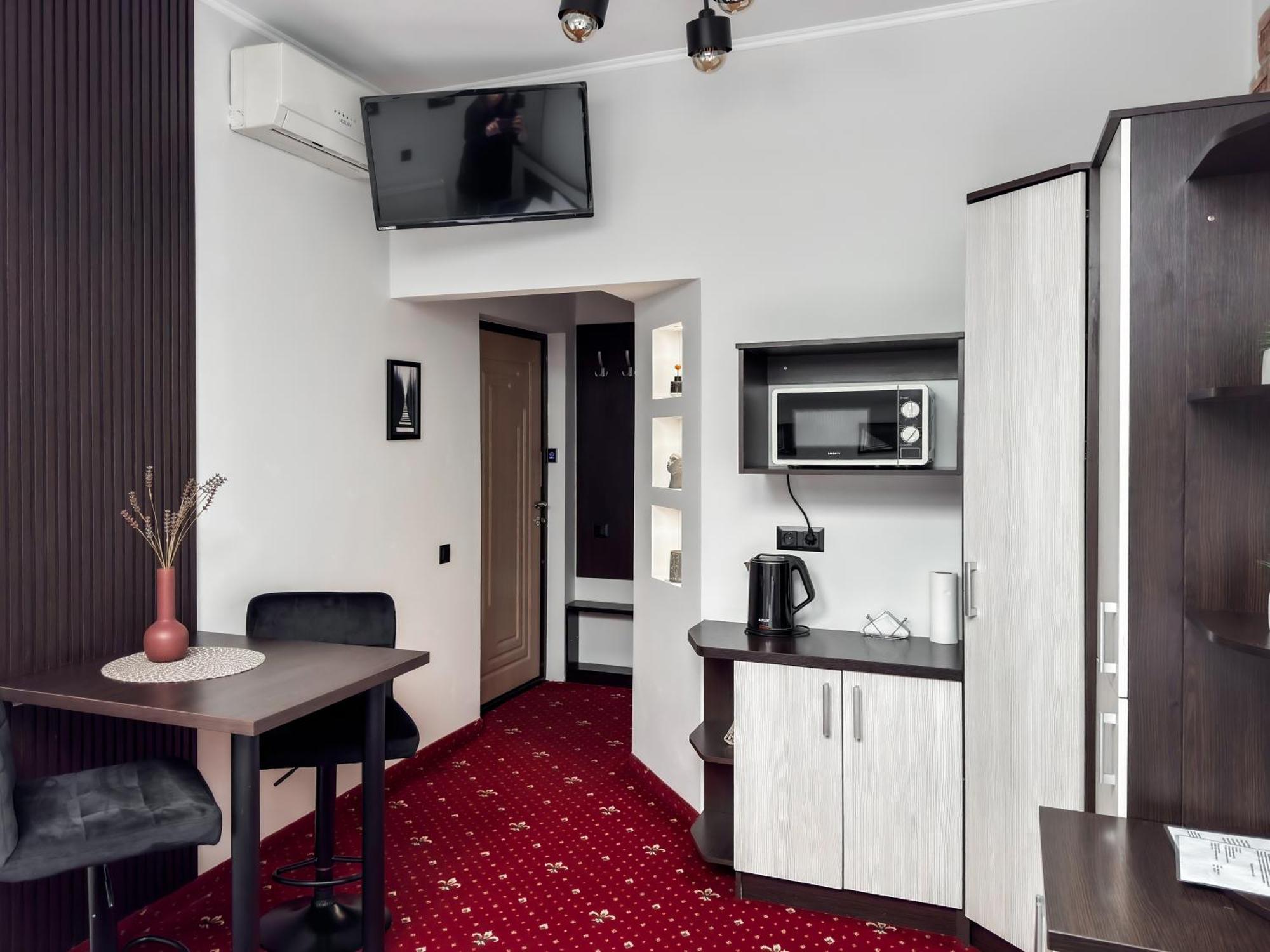 Apartments On Zaliznychna 49 Ivano-Frankivsk Buitenkant foto