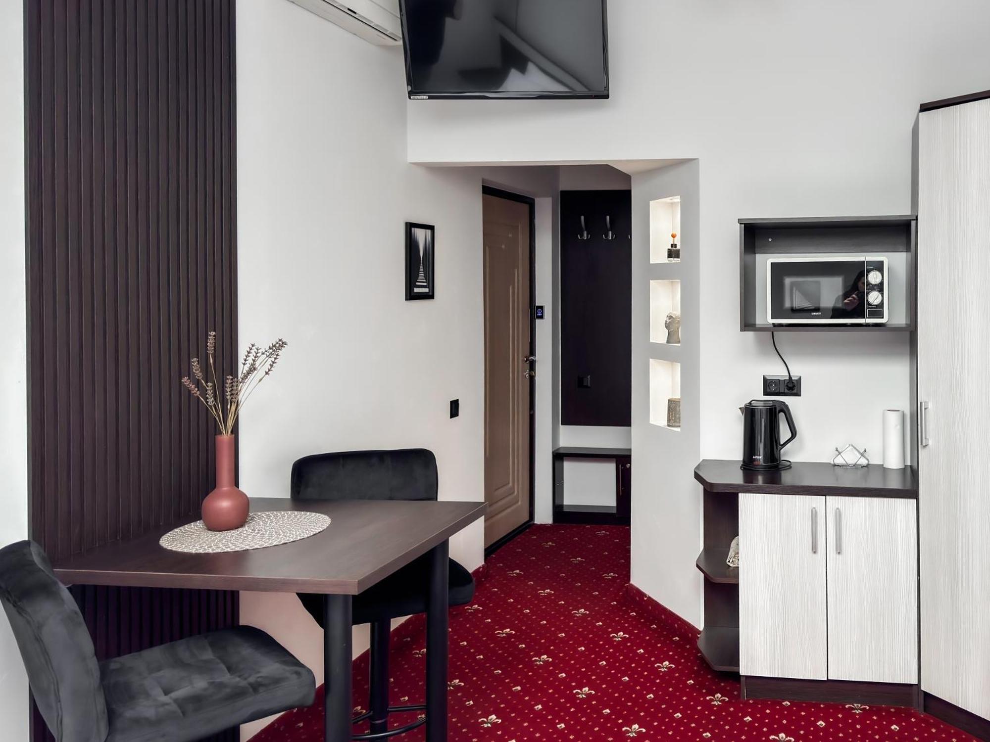 Apartments On Zaliznychna 49 Ivano-Frankivsk Buitenkant foto