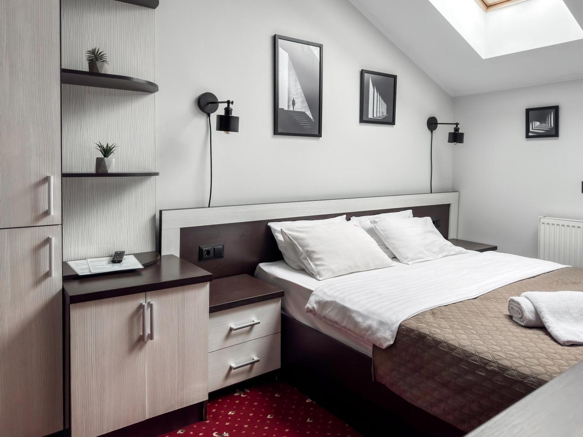 Apartments On Zaliznychna 49 Ivano-Frankivsk Buitenkant foto