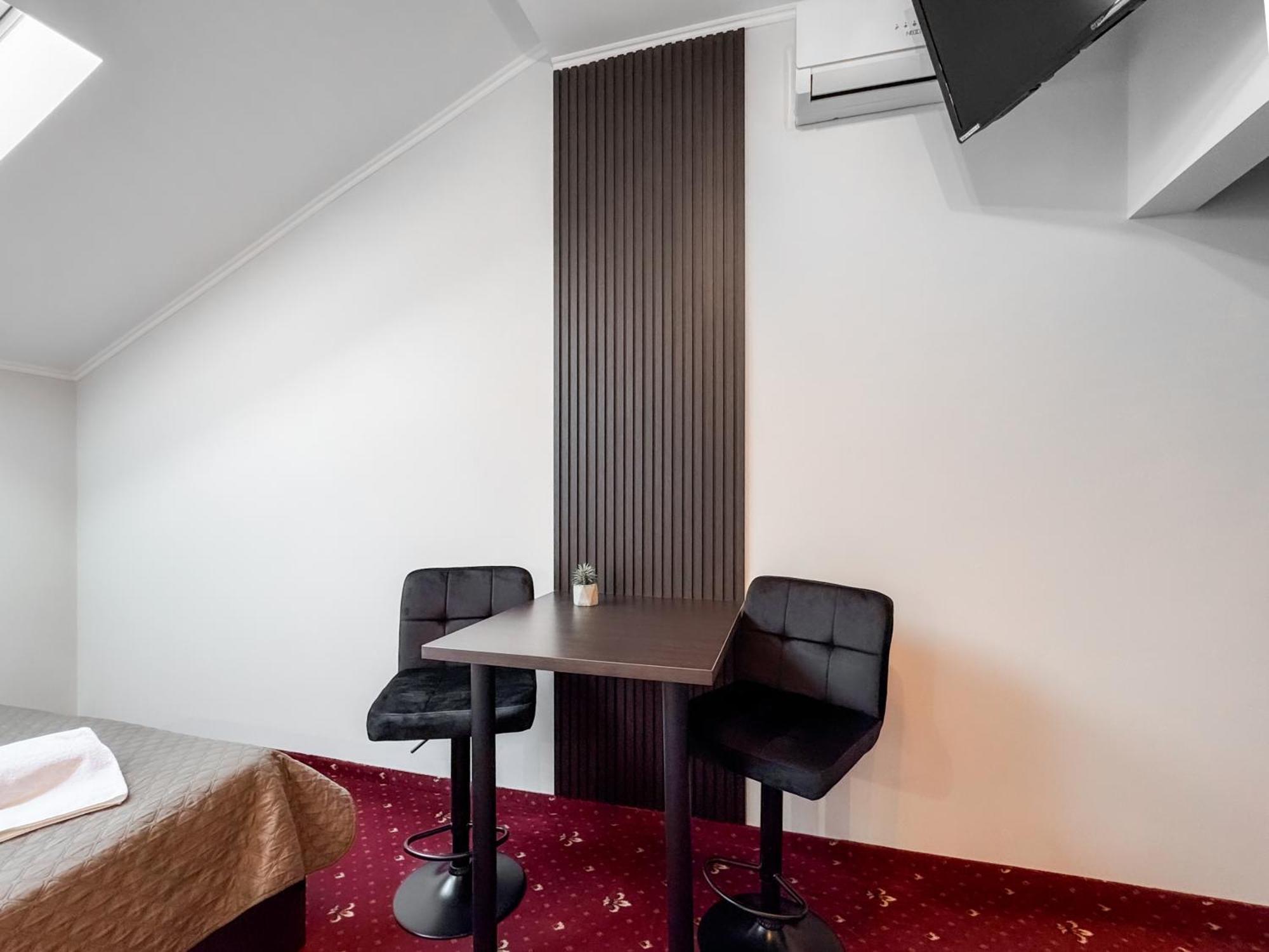 Apartments On Zaliznychna 49 Ivano-Frankivsk Buitenkant foto