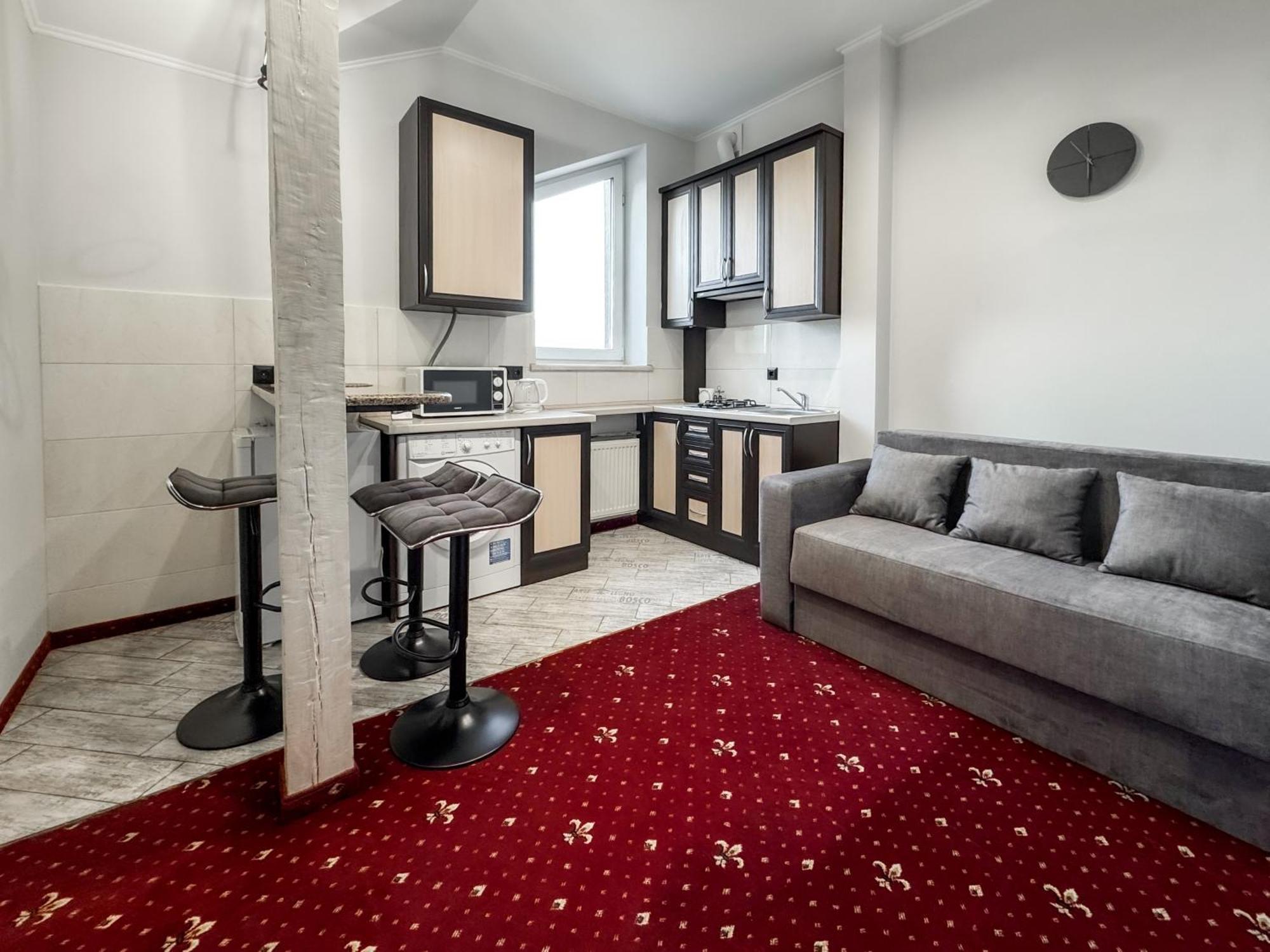 Apartments On Zaliznychna 49 Ivano-Frankivsk Buitenkant foto