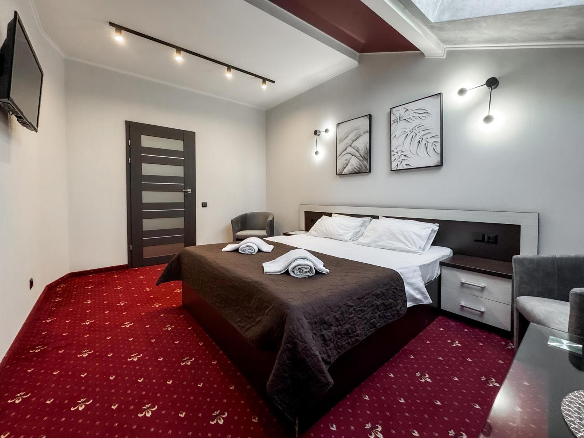 Apartments On Zaliznychna 49 Ivano-Frankivsk Buitenkant foto