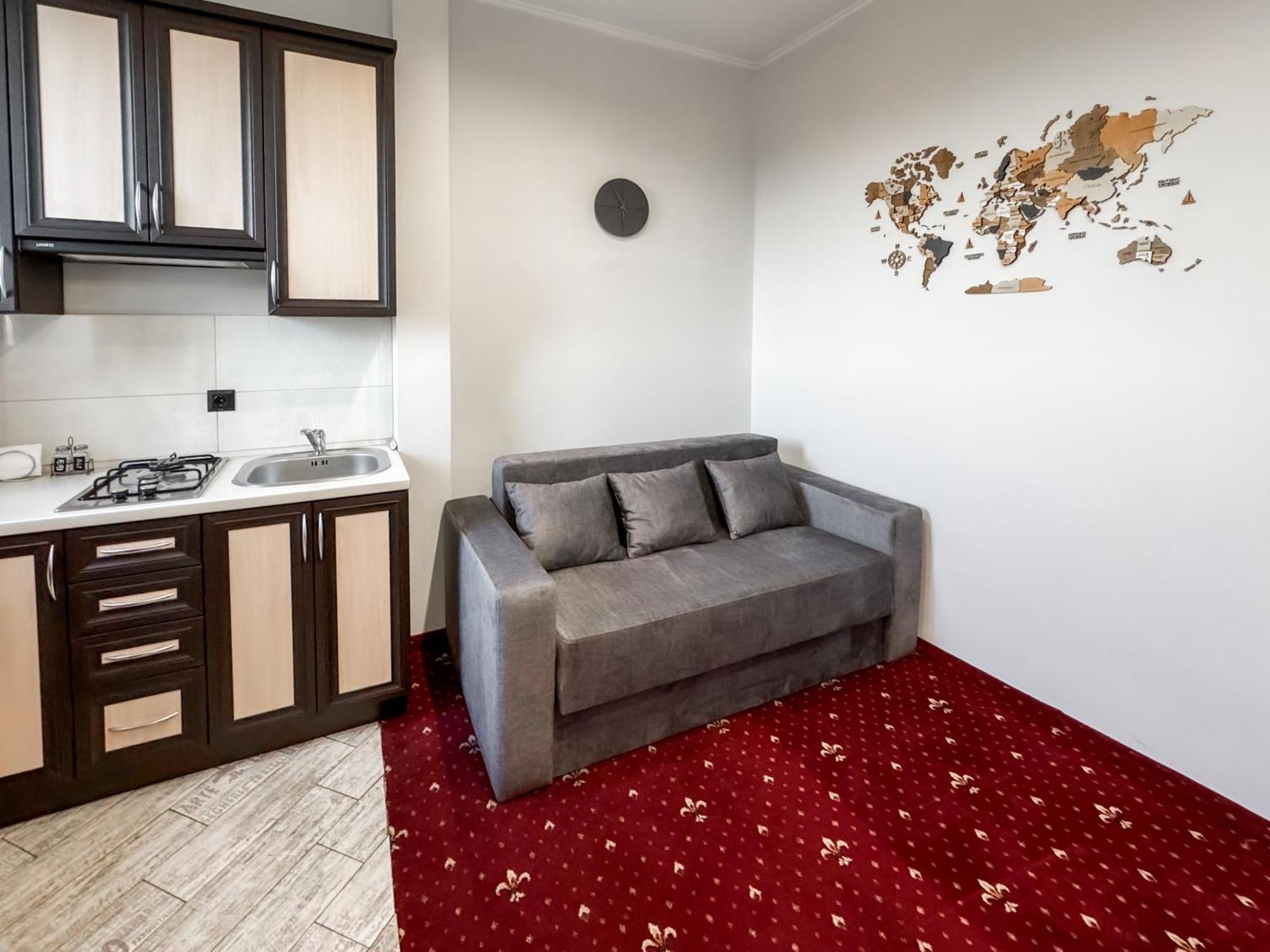 Apartments On Zaliznychna 49 Ivano-Frankivsk Buitenkant foto